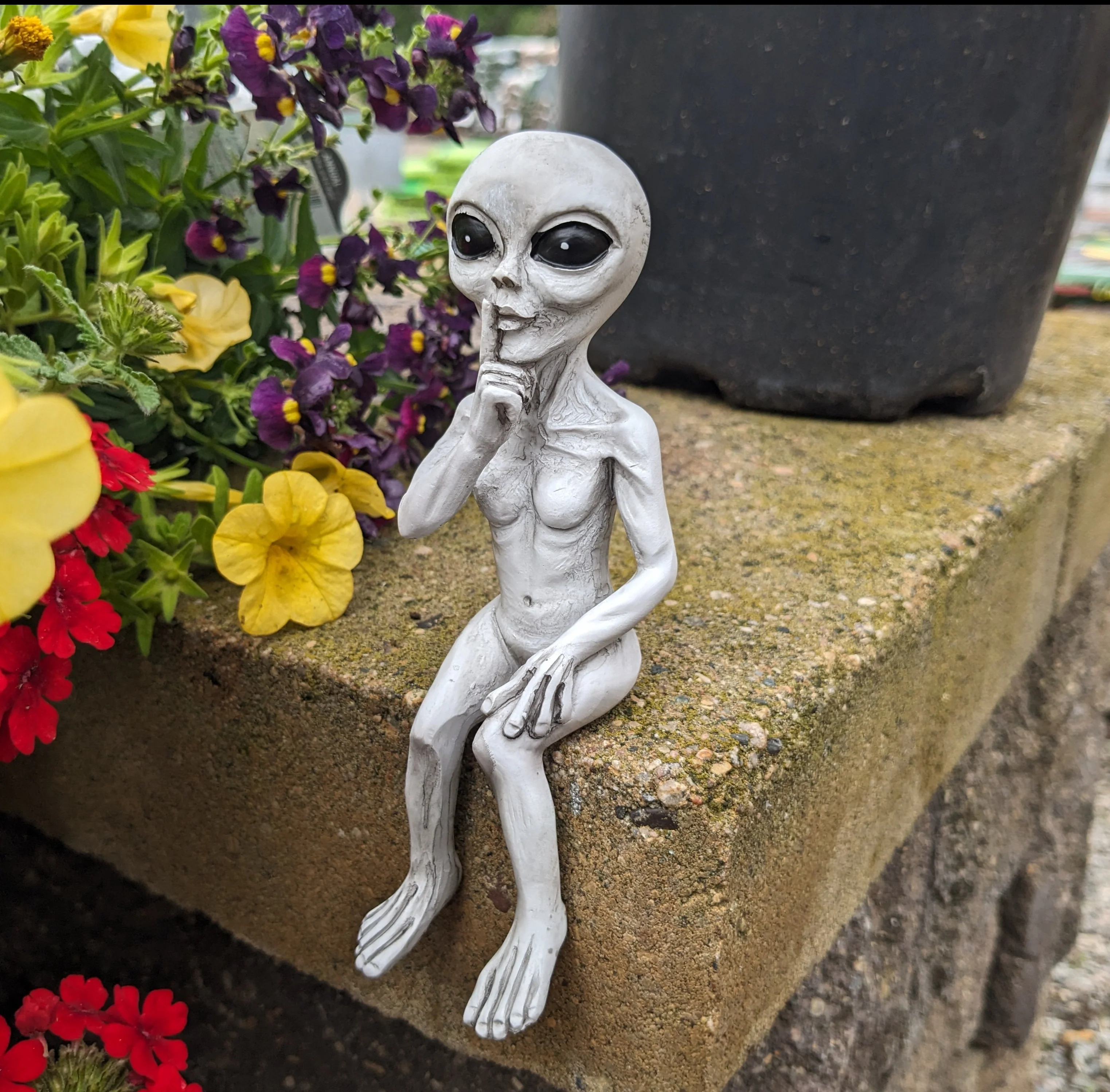 Mini Alien Shelf Sitter - Image 2